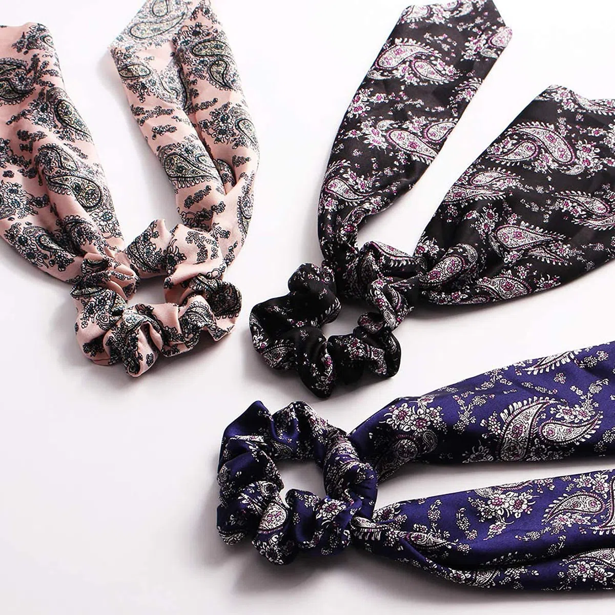 4 szt. Kwiatowy nadruk gumki do włosów satynowe gumki szalik styl boho